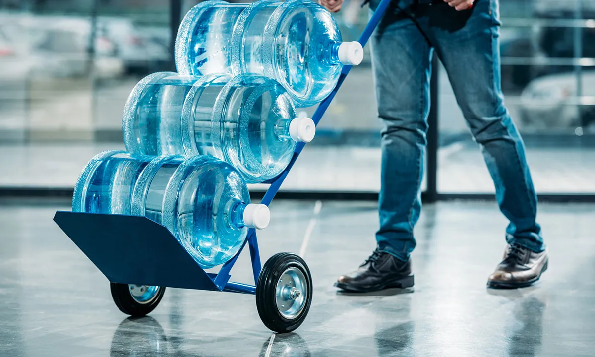 water-bottles-turning-green